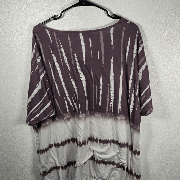BloomChic Women's Short Sleeve Purple and White Top - Picture 6 of 9